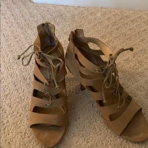 Tahari at her best..